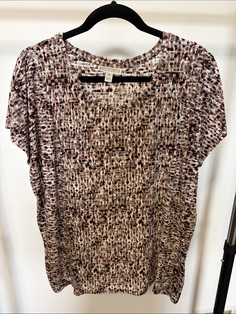 Dana Buchanan Short-Sleeve Scoop Neck Top in Brown and Cream Print